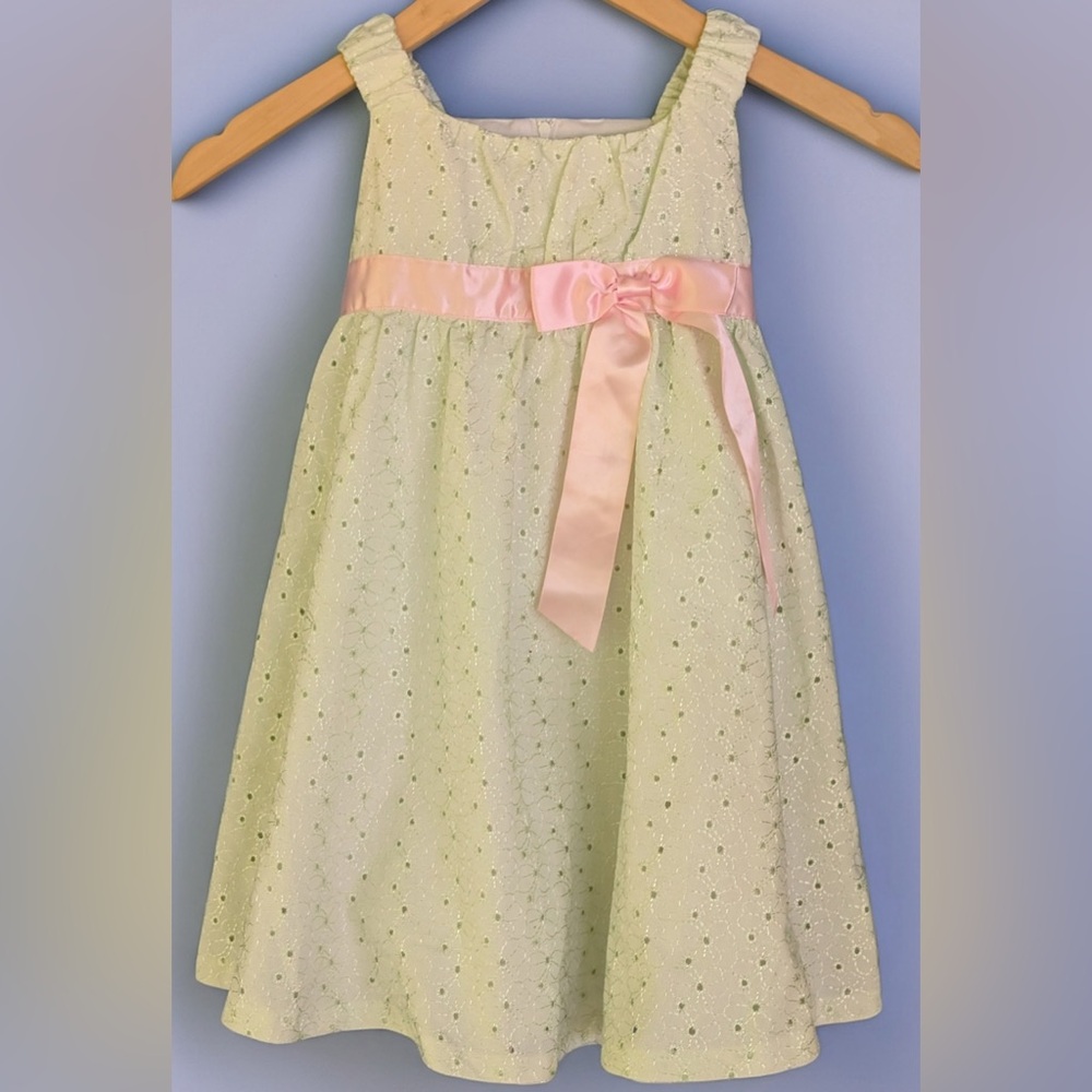 Bonnie Jean Lace Vintage Girls Dress 
Size 6
Pale Mint Lined with Pink satin bow